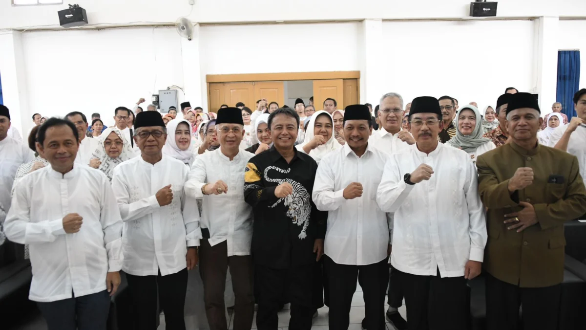 Sekda Herman Suryatman: Siap Berkolaborasi dengan Lembaga Pendidikan Tinggi Bangun Jawa Barat Caption: Sekda Jabar Herman Suryatman menghadiri acara Halalbihalal LLDIKTI bersama APTISI Jabar, ABPPTTSI, dan APPERTI Jabar di Gedung Aptisi Jabar, Kota Bandung, Kamis (2/5/2024).(Foto: Rizal Fs/Biro Adpim Jabar)