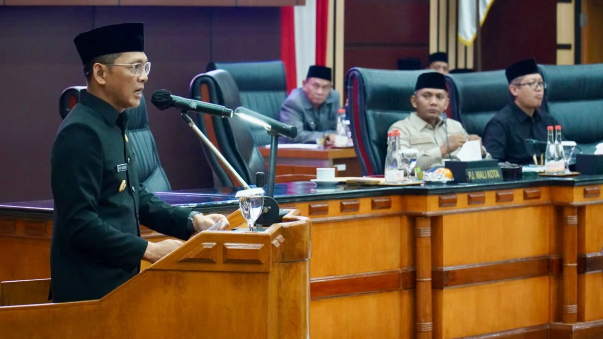 Pj Wali Kota Bogor, Hery Antasari, saat menghadiri rapat paripurna DPRD Kota Bogor.