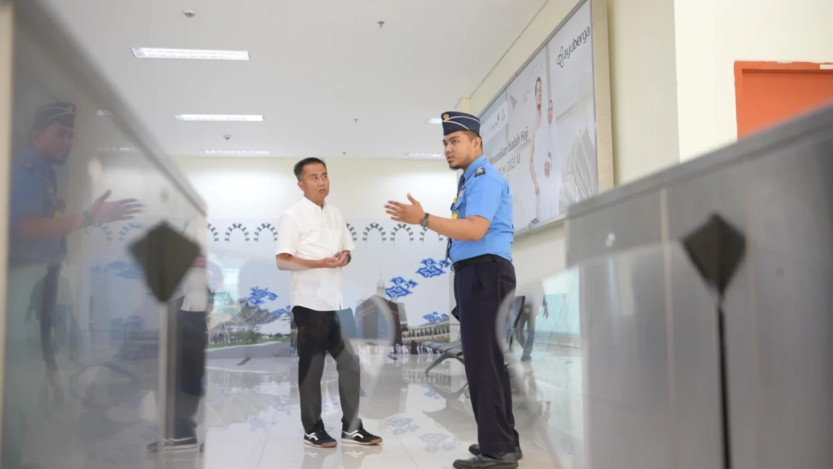 Pj Gubernur Jawa Barat Bey Machmudin Melakukan Inspeksi serta Meninjau Kesiapan Bandara Kertajati (BIJB) untuk Menghadapi Musim Haji 1445 H/2024 M, Jum'at (3/5/2024).