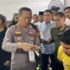 Jajaran Satuan Narkoba (Satnarkoba) Polresta Bandung berhasil mengamankan seorang pelaku penjual obat terlarang di Desa Soreang, Kecamatan Soreang, Kabupaten Bandung, Jumat (3/5/2024). Foto Agi Jabar Ekspres