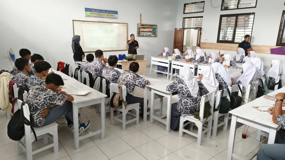 Peringati Hari Pendidikan Nasional, PLN Icon Plus Gelar PLN Icon Plus Goes to School serentak secara Nasional Peringati Hari Pendidikan Nasional, PLN Icon Plus Gelar PLN Icon Plus Goes to School serentak secara Nasional
