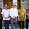 KemenKopUKM temui Pemkab Klungkung guna membahas pembatasan jam operasional warung kelontong yang sempat viral beberapa waktu lalu.