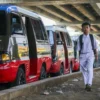 Penampakan angkot yang 'ngetem' di bawah underpass Tol Cisumdawu.