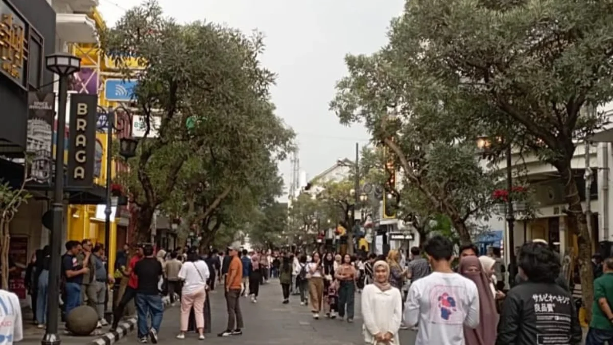 Dok. Braga Free Vechile atau bebas kendaraan di Jl. Braga resmi diterapkan oleh Pemkot Bandung. (Sandi Nugraha/Jabar Ekspres)