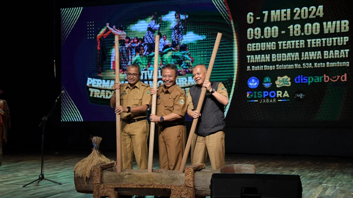 Buka Festival Permainan dan Olahraga Tradisional Jabar 2024, Herman: Asah Intuisi Anak Sekretaris Daerah Provinsi Jawa Barat Herman Suryatman membuka Festival Permainan dan Olahraga Tradisional Jabar 2024/ Dok. Humas Jabar