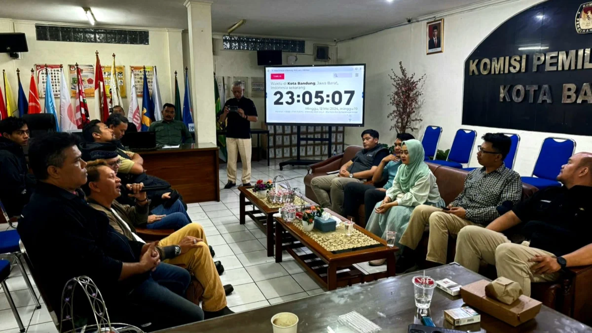 Penerimaan berkas dukungan calon perseorangan di KPU Kota Bandung.