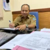 Kepala Bidang Pendidikan Dasar Dinas Pendidikan dan Kebudayaan Kota Banjar H Surdam saat ditemui di ruang kerjanya, Senin 13 Mei 2024. (Cecep Herdi/Jabar Ekspres)