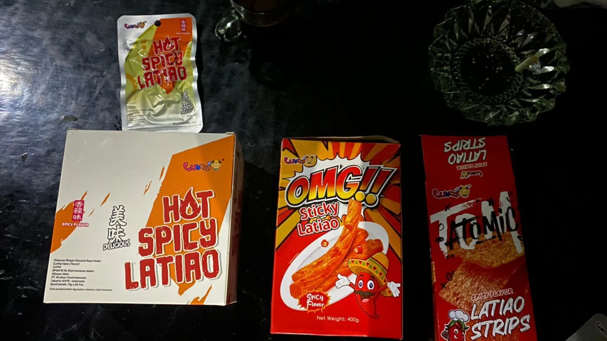 Sample makanan anak anak yang diduga meracuni siswa SDN Cidadap 1 Kabupaten Sukabumi. Dok polsek Sukaraja