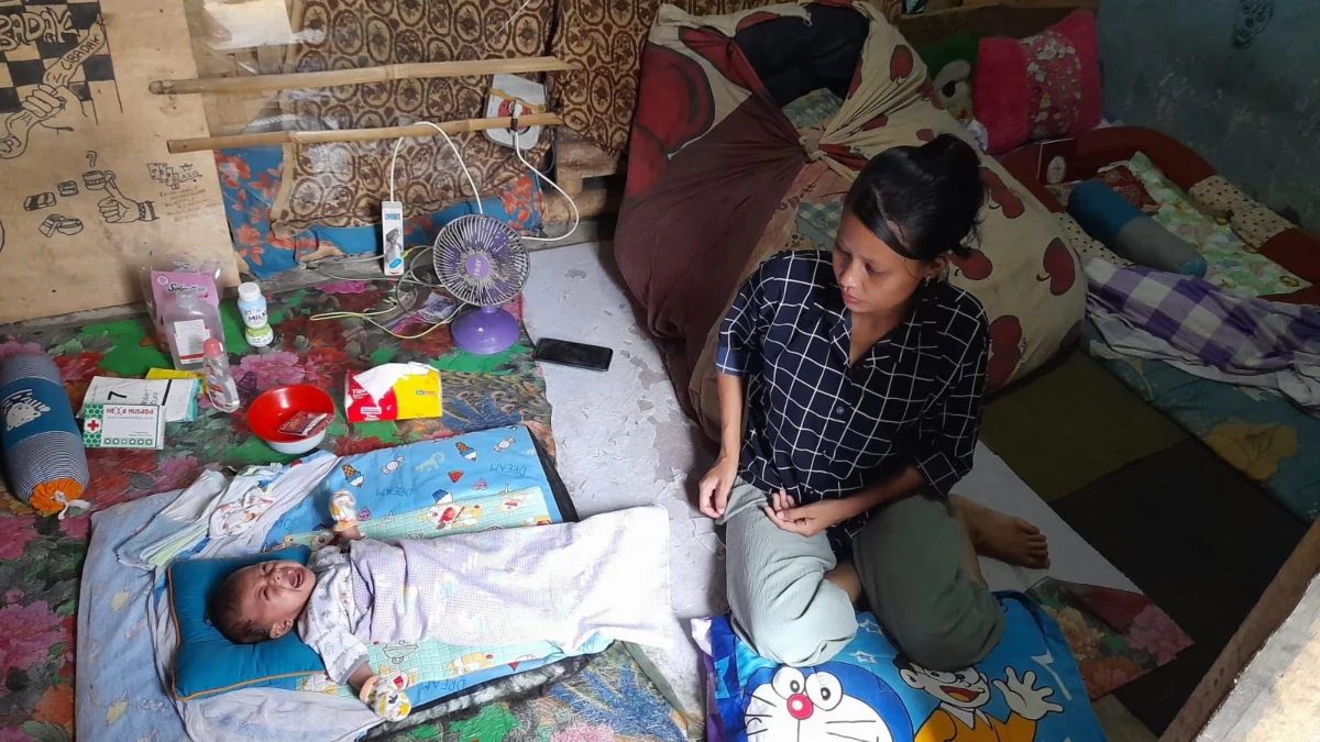 Kondisi kediaman Bayi berusia kurang 2 bulan yang lahir tanpa lubang anus di kampung Kamandoran Rt1/Rw10, Desa Karangtengah, Kecamatan Cibadak, Kabupaten Sukabumi. Dok Istimewa