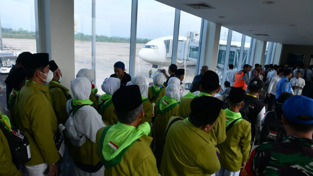 Ist. Calon jamaah haji 2024 asa Jabar saat akan berangkat ke Tanah Suci Mekah. Dok. Humas Jabar