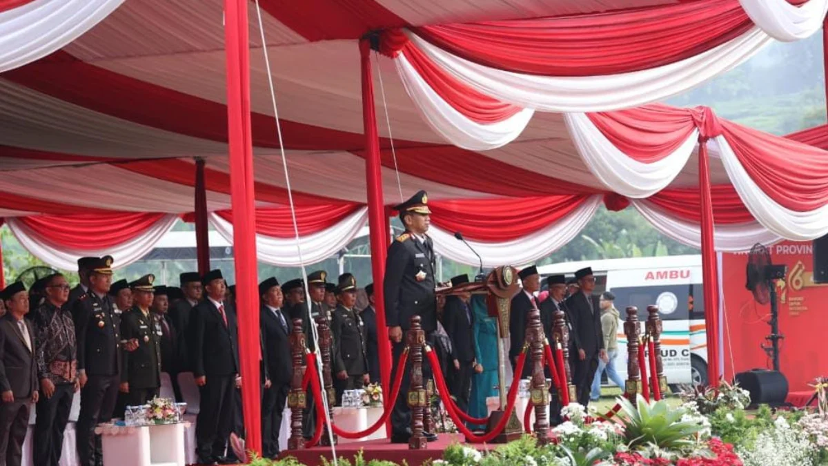 Kapolda Jabar saat menjadi inspektur upacara. Foto : Sandika Fadilah /Jabar Ekspres.com