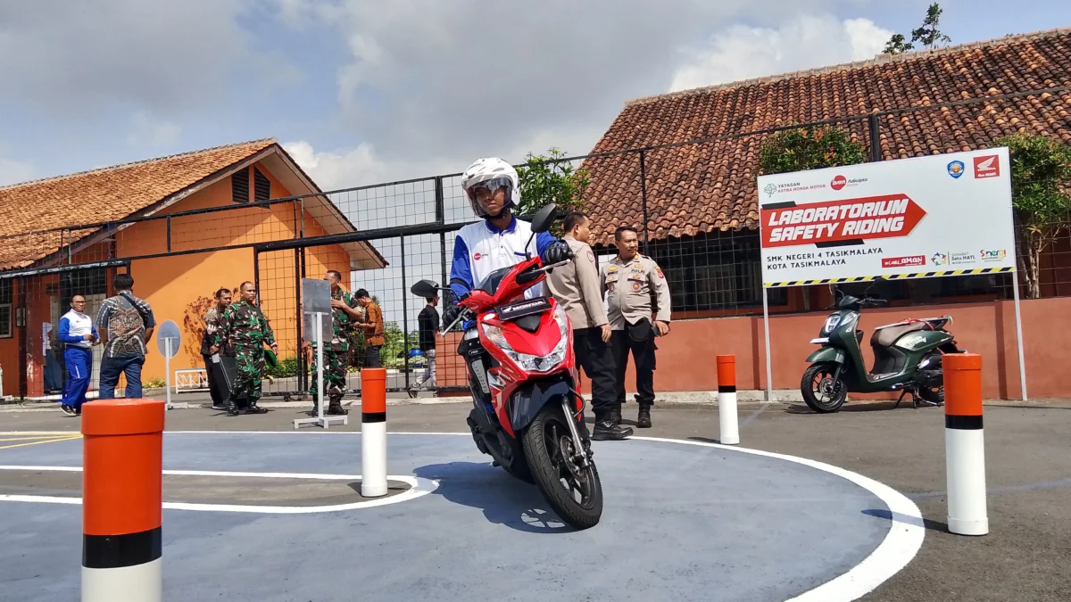 Doc. Test Ride di Safety Riding Astra Honda Motor di SMKN 4 Tasikmalaya (Mong)