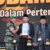 Pj Gubernur Jawa Barat Bey Machmudin menghadiri acara Syukuran HUT Ke-78 Kodam III/Siliwangi di Lapangan Upacara Makodam III/Siliwangi, Kota Bandung, Selasa (21/5/2024). (Foto: Rizal Fs/Biro Adpim Jabar)