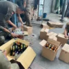Aparat gabungan berhasil menyita ratusan minuman keras dan obat-obatan terlarang dari sejumlah toko di Kota Bandung, Selasa (22/5).