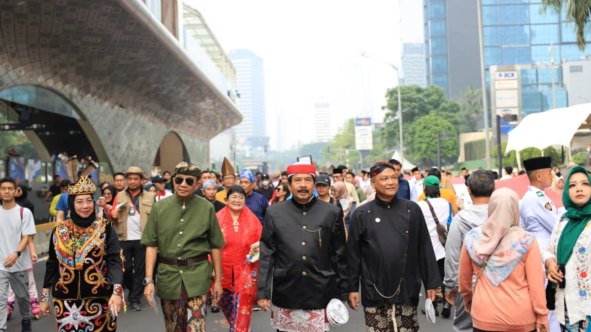 Bendera Merah Putih Membentang Sepanjang 300 Meter di Kirab Pancasila 2024