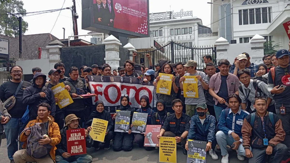 Solidaritas Jurnalis Bandung Tolak RUU Penyiaran, Massa Aksi Geruduk DPRD Jabar Solidaritas Jurnalis Bandung / Muhammad Nizar