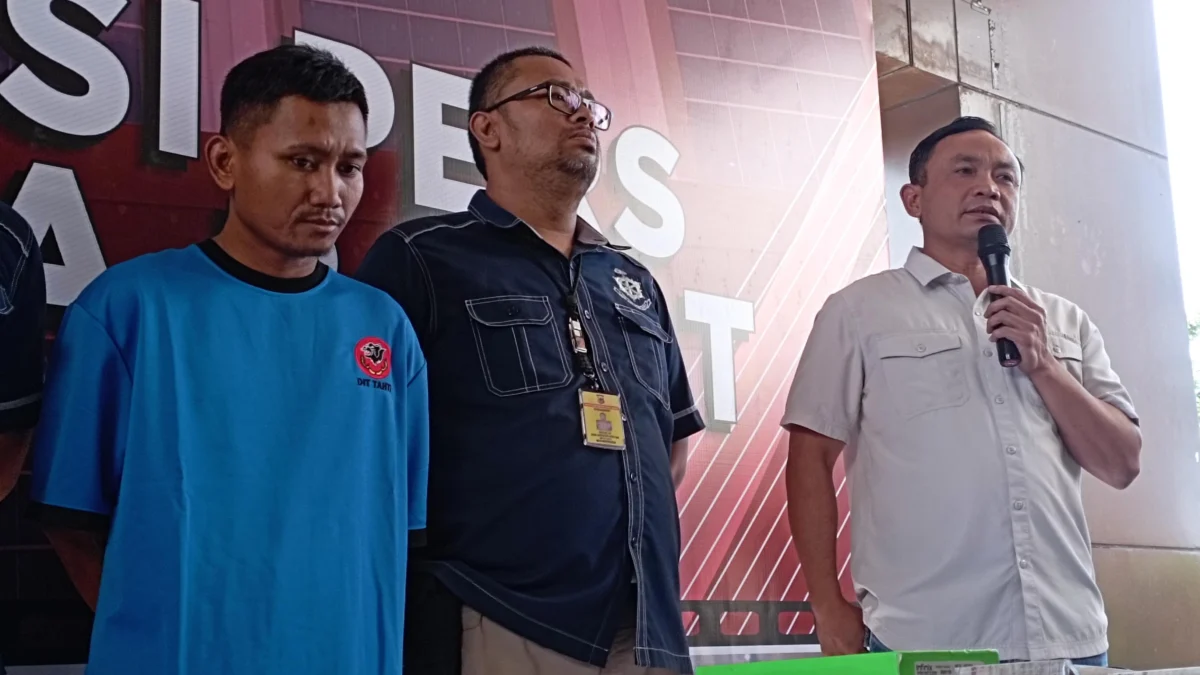 2 DPO Dihapus, Kuasa Hukum Vina Pertanyakan Alasannya Dok. Sosok Pegi alias Perong (kiri) DPO kasus pembunuhan Vina Cirebon saat diperlihatkan ke publik. Foto. Sandi Nugraha.