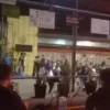 Keributan paska nobar Persib vs Madura di Majalaya. Foto Istimewa