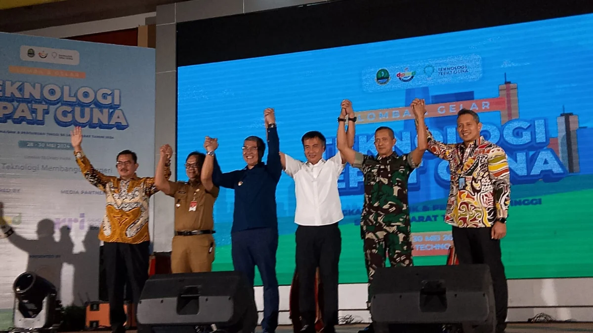 Dinilai Potensial Dorong Pertumbuhan Ekonomi, Pemerintah Apresiasi Inovasi Teknologi Doc. Pj Gubernur Jawa Barat, Bey Machmudin didampingi Pj Wali Kota Cimahi, Dicky Saromi dan jajaran dalam Pembukaan Gelar Teknologi Tepat Guna (TTG) di Techno Park Cimahi (Mong)