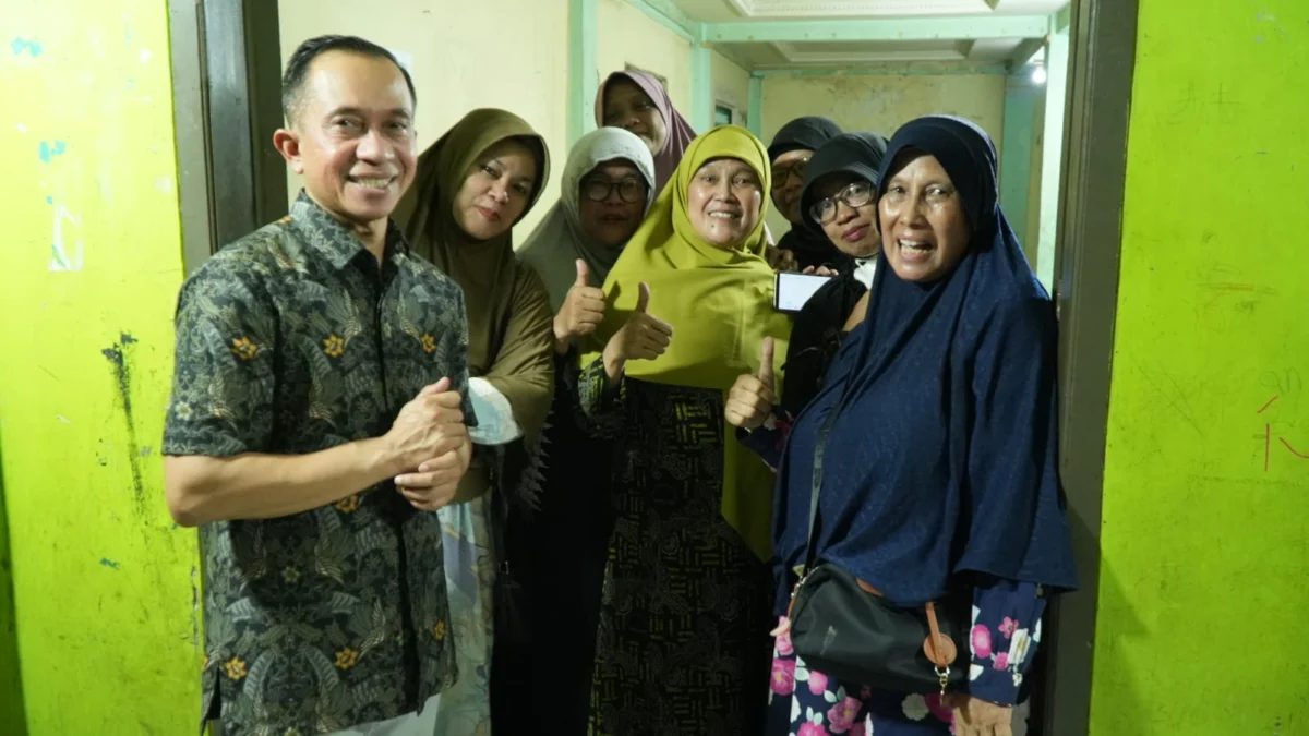 Asep Mulyadi, Anggota Komisi B DPRD Kota Bandung bersama warga