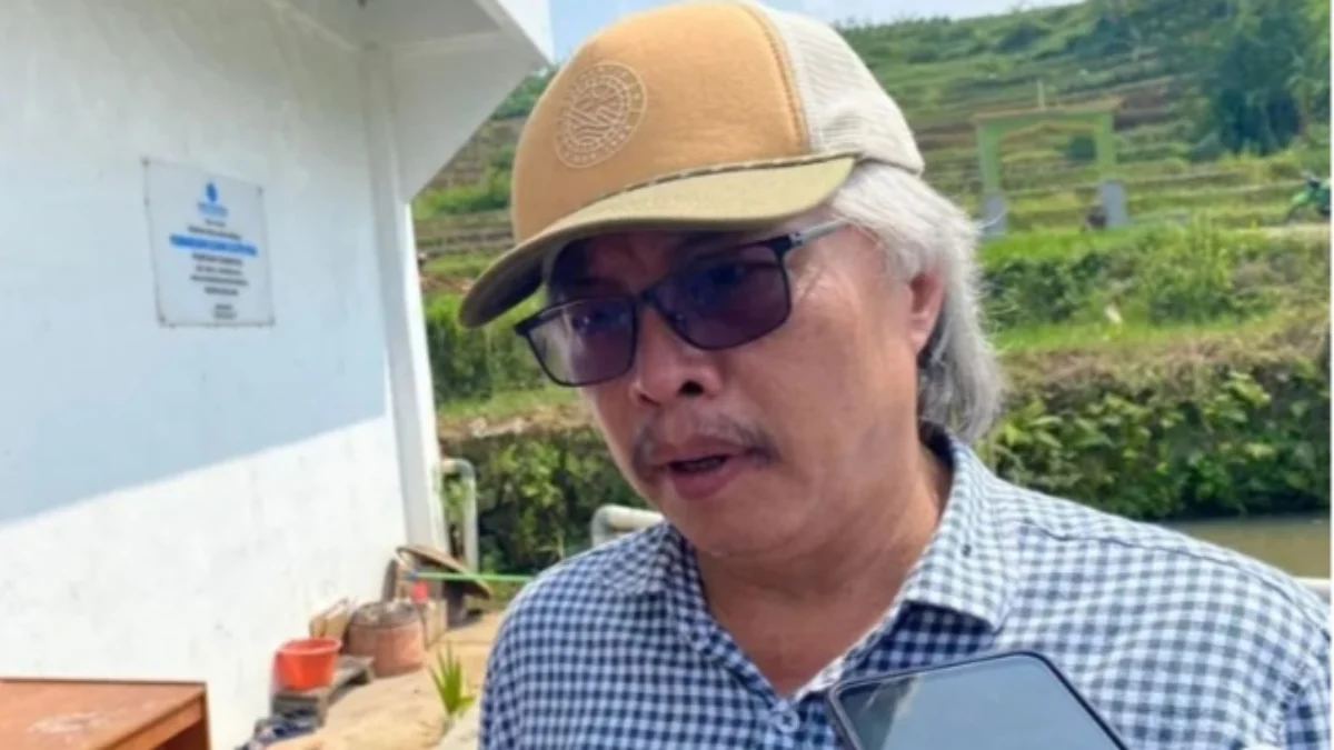 Kepala Dinas Tanaman Pangan dan Hortikultura usai pertemuan dengan petani organik di Kampung Ciawitali, Desa Mangkurakyat, Kecamatan Cilawu, Kabupaten Garut (28/5). Foto/ANTARA/Feri Purnama