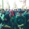 Ratusan pencari kerja mengantri di pelaksanaan Job Fair di Wisma Shaloom Jl Raya Kolmas Cisarua, Bandung Barat. Rabu (29/5). Dok Jabar Ekspres