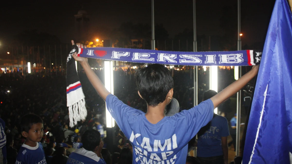 Ilustrasi: Ribuan Bobotoh turut Nonton Bareng (Nobar) Pertandingan Persib. (Pandu Muslim/Jabar Ekspres)