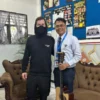 Viral Alan Walker Temui Guru Musik dan Siswa SMA Al-Azhar di Medan
