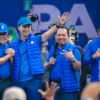Ketua Umum PAN, Zulkifli Hasan saat memberi semangat kepada Dedie A. Rachim yang diusung maju di Pilkada Kota Bogor. (Yudha Prananda / Jabar Ekspres)