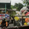 Tumpukan sampah di TPS Panyileukan, Kota Bandung. (Pandu Muslim/Jabar Ekspres)