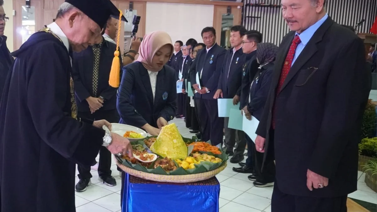 Kegiatan Dies Natalis Unla dengan ditandai pemotongan tumpeng berlangsung bertempat di Wisma Buana, pada 7 Mei 2023.