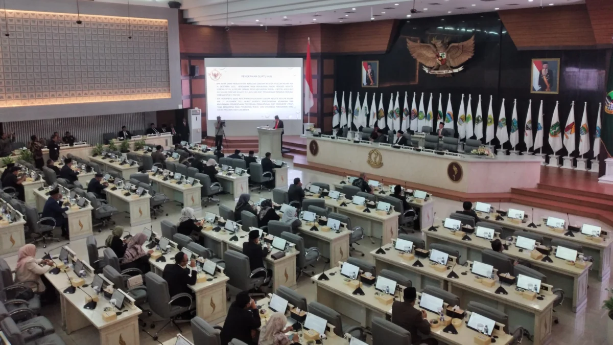 Paripurna penyerahan LHP BPK di DPRD Jabar, Selasa (21/5)