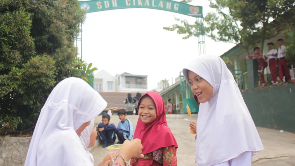 Ilustrasi: Aktivitas siswa SD di kawasan sekolah. (Pandu Muslim/Jabar Ekspres)