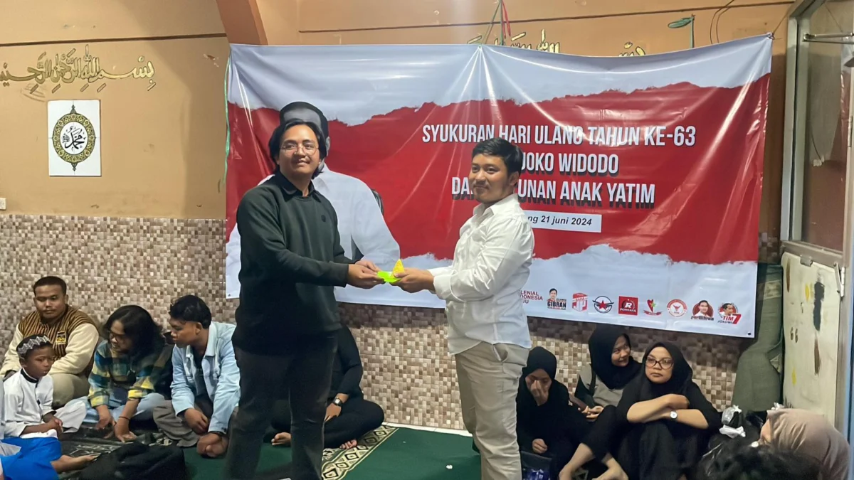 Milad ke-63, Relawan Jokowi Gelar Doa Bersama di Panti Asuhan Kabupaten Bandung Doa Bersama Relawan Jokowi di Panti Asuhan Kabupaten Bandung