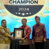 Sekda Jabar Herman Suryatman Menghadiri dan Menerima Penghargaan untuk Provinsi Jawa Barat di Acara The Asian Post Best Regional Champion 2024 bertempat di The Stone Hotel Kuta, Bali, Jum'at (31/5/2024).