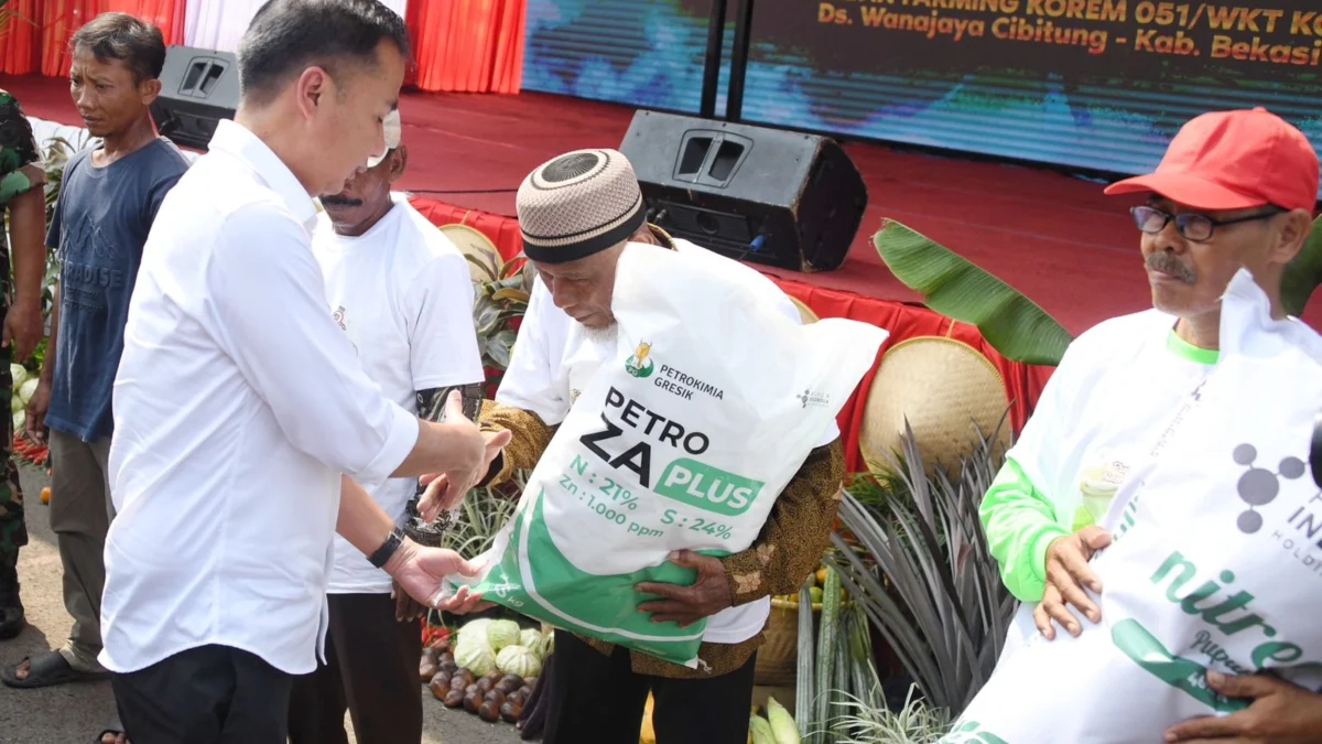 Penjabat Gubernur Jawa Barat Bey Machmudin menghadiri Panen Raya Bersama Komoditas Bawang Merah bersama Menteri Pertanian dan KSAD TNI di Lahan Pertanian Terpadu Korem 051/WKT, Kabupaten Bekasi, Selasa (11/6/2024).(Foto: Biro Adpim Jabar)
