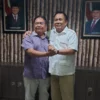 Bakal Calon Wali Kota Banjar H Bambang Hidayah (kiri) bersama Ketua DPD Partai Gerindra Jawa Barat Brigjen TNI (Purn) Taufik Hidayat berfoto bersama pada Selasa 4 Juni 2024. (Istimewa)