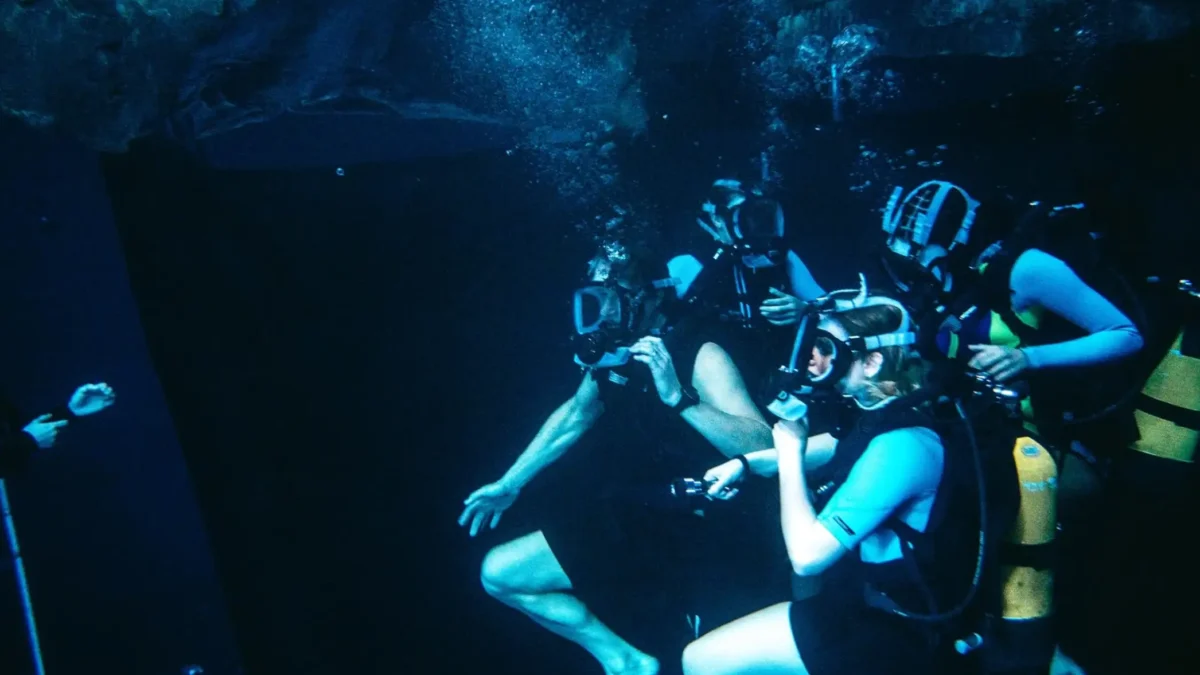 Sinopsis Film 47 Meters Down: Uncaged, 4 Remaja Menjelajahi Goa Bawah Laut