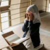 ILUSTRASI membaca Al quran dengan gangguan pada penglihatan. (pexels)