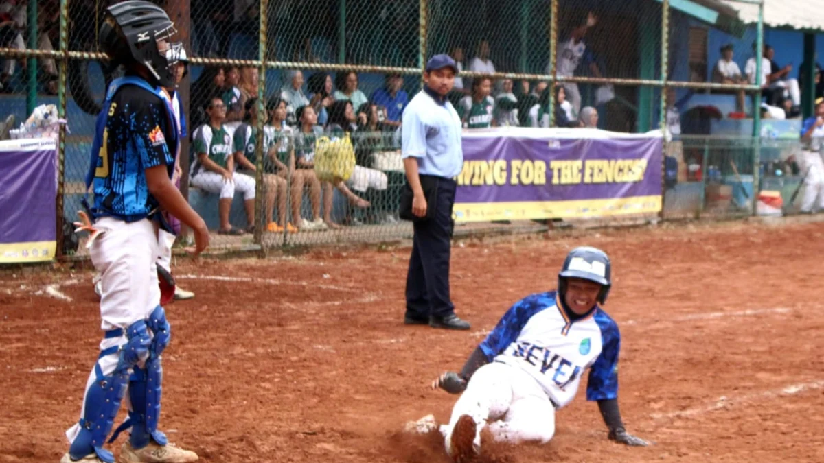 Laga final putra Kejurnas Softball Antar SMA Refugees Cup X, Sabtu (29/6), mempertemukan SMAN 7 Kota Bandung melawan SMA Wondama Papua Barat.