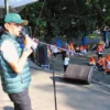 Ketua KORMI Kota Bogor, Zaenul Mutaqin saat membuka acara Senam Massal di area parkir Stadion Pajajaran, Sabtu (8/6). (Yudha Prananda / Jabar Ekspres)