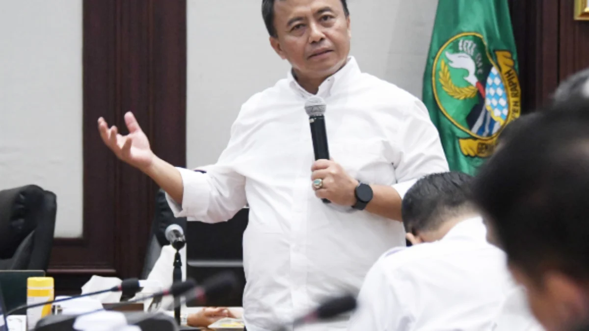 Sekda Jabar Herman Suryatman saat rakor dan penandatanganan pakta integritas Pelayanan Penerbitan NIB (Nomor Induk Berusaha) di seluruh Jawa Barat, di Gedung Sate Bandung, Rabu (12/6/2024).