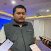 Koordinator Divisi Hukum dan Penyelesaian Sengketa Bawaslu Kota Bandung, M Sopian saat memberikan penjelasan mengenai pengurangan jumpah TPS pada Pilkada 2024.