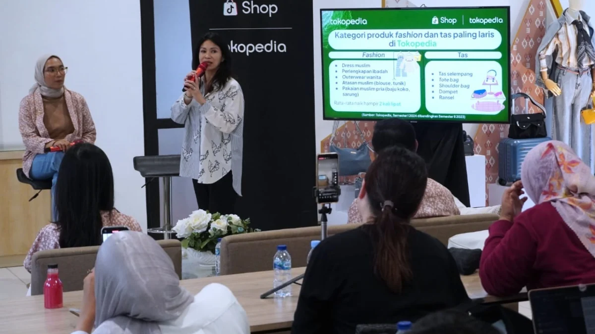 Director of Corporate Affairs Tokopedia and ShopTokopedia, Nuraini Razak saat mengisi talk show di PT Elizabeth Hanjaya, Jalan Mahar Martanegara, Kota Cimahi, Rabu 12 Juni 2024.