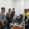 Bobotoh yang meninggal dunia setelah terjatuh dari atas kendaraan roda empat di Flyover Pasupati, Kota Bandung. (Dok: Satlantas Polrestabes Bandung)