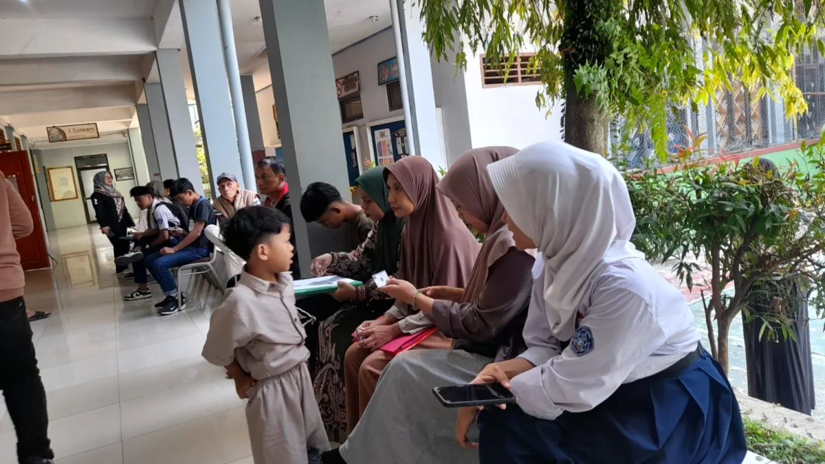 Dinas Pendidikan Cimahi Dorong Pemberdayaan Sekolah Swasta Doc. Ilustrasi Pendaftaran PPDB SMP ke Sekolah Negeri (Jabar Ekspress)
