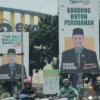 Billboard APK Bakal Calon Walikota Bandung mulai terpasang pinggir ruas jalan kawasan Simpang Kiara Condong, Kota Bandung. (Pandu Muslim/Jabar Ekspres)