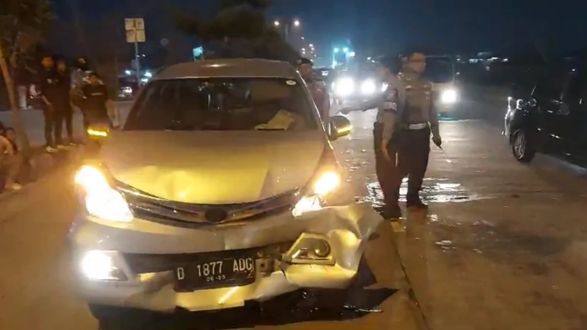 Kondisi salah satu kendaraan yang terlihat tabrakan beruntun di Jalan Raya Exit Tol Soroja, Soreang, Kabupaten Bandung, Sabtu (22/6/2024). Foto Istimewa