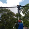 PLN Icon Plus bersama Diskominfo Kabupaten Subang berkolaborasi melakukan pembenahan dan penataan Kabel Fiber Optik