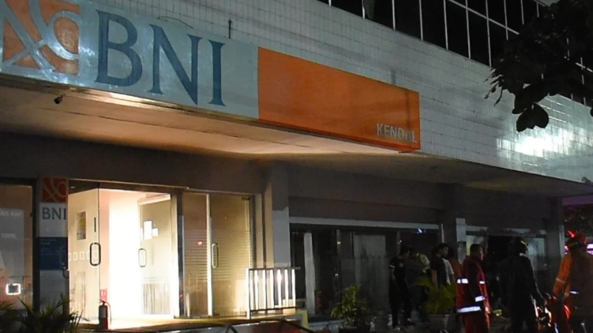 Kronologi dan Dugaan Sementara Kebakaran Kantor BNI Kendal Kronologi dan Dugaan Sementara Kebakaran Kantor BNI Kendal